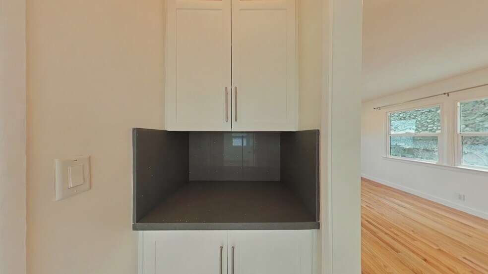 Hallway storage - 3820 Homer St