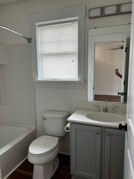 Building Photo - 116 Daisy Ln