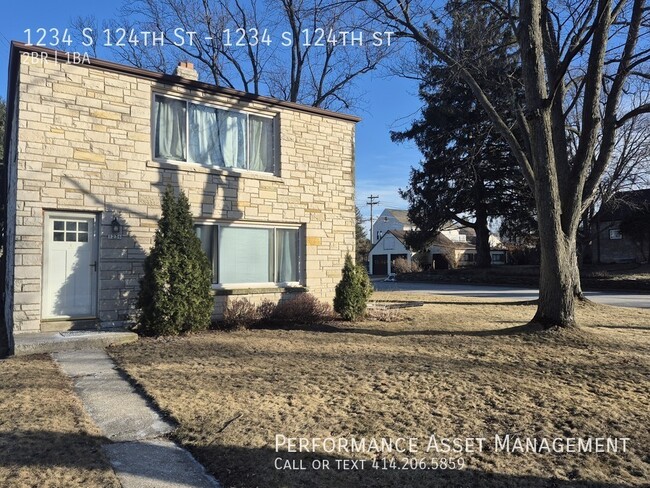 Building Photo - Charming 2BD/1BA West Allis Upper Unit