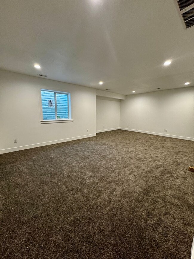 Building Photo - 503 Jeanine Dr