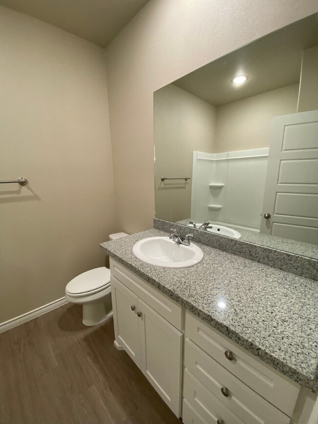 Building Photo - Burgamy Park Home!