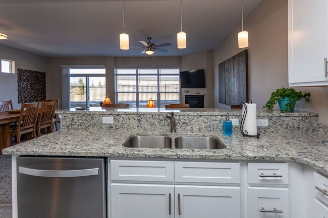 Building Photo - Stylish 3-Bedroom Townhome with Fireplace, Modern Kitchen & Spacious Layout!