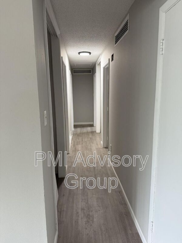 Building Photo - 6612 SW Arborglade Ln