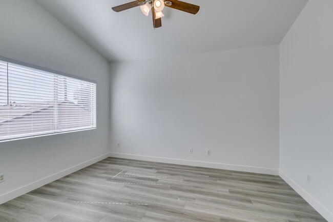 Building Photo - NORTH SHORES REFRESHED 2 STORY HOME WITH FIREPLACE AND LARGE BACKYARD