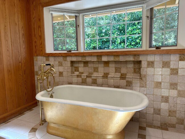 Building Photo - 25228 La Loma Dr