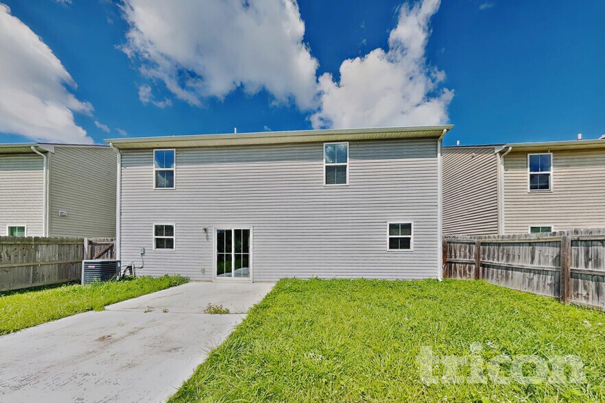 Building Photo - 2412 Solomon Ln