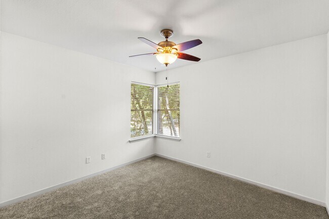 Building Photo - 15 Breezy Point Pl