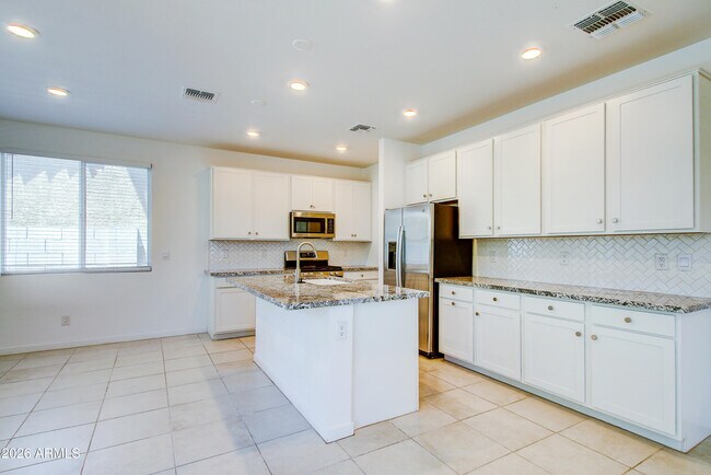 Building Photo - 9902 E Tamery Ave