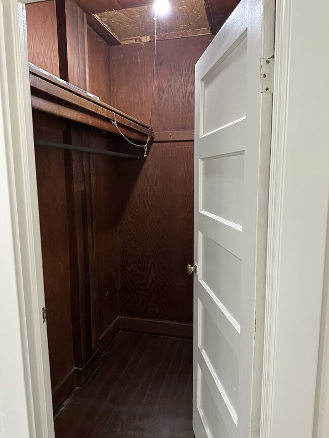 Building Photo - 909-902 Stillman Ave