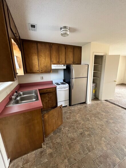 Building Photo - 4 Amber Cir