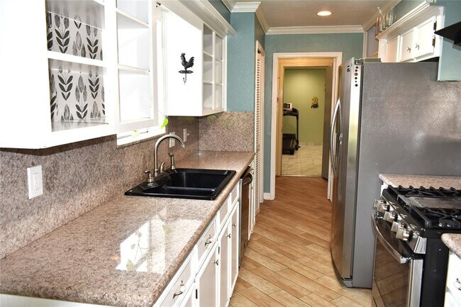 Building Photo - 12706 Highmanor Dr