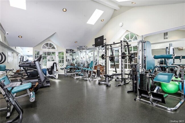 Building Photo - 611 Pondside Dr