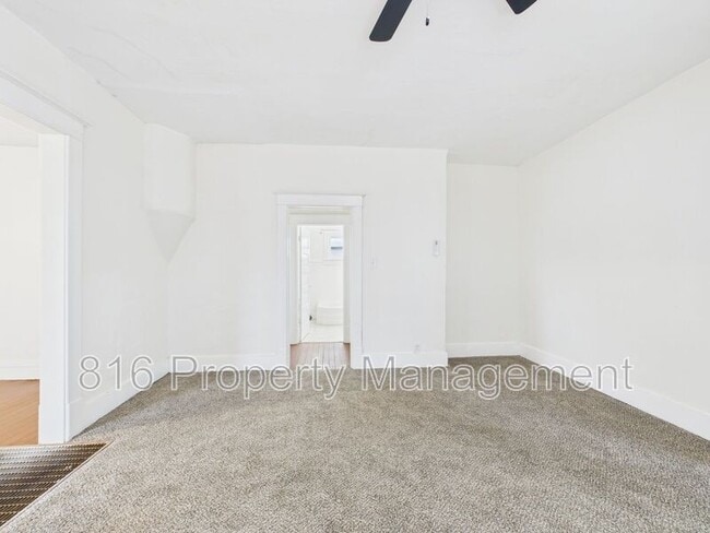 Building Photo - 411 Main St