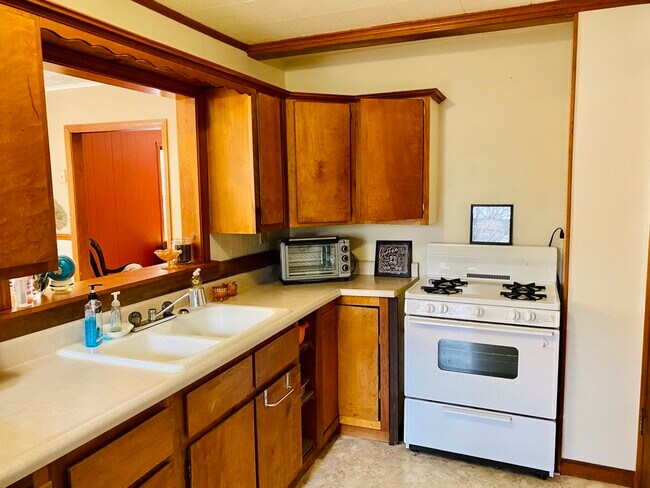 Building Photo - 606 S Webber St