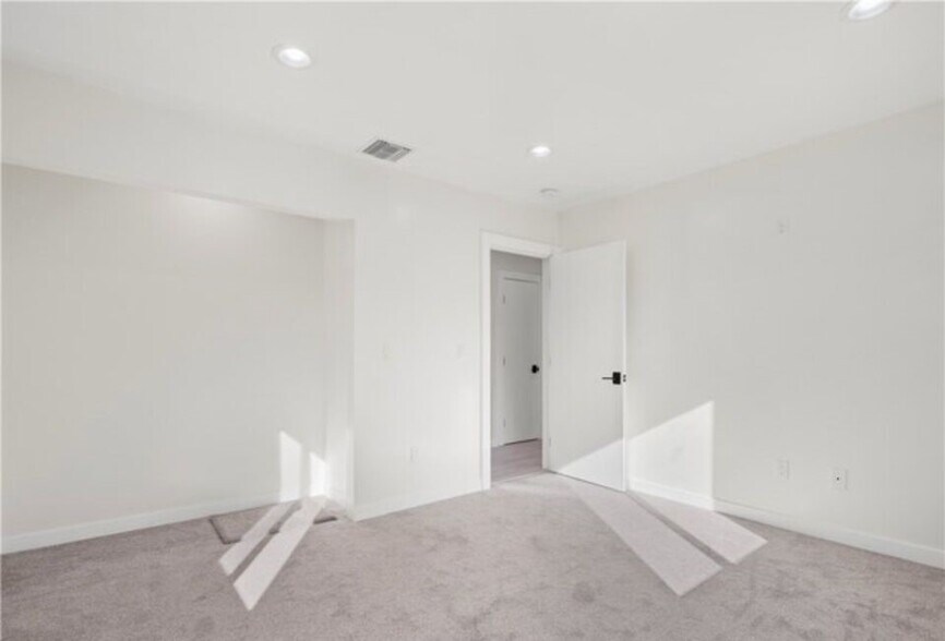 Building Photo - 17601 Rhoda St