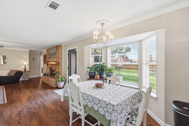 Building Photo - 217 E Louella Dr