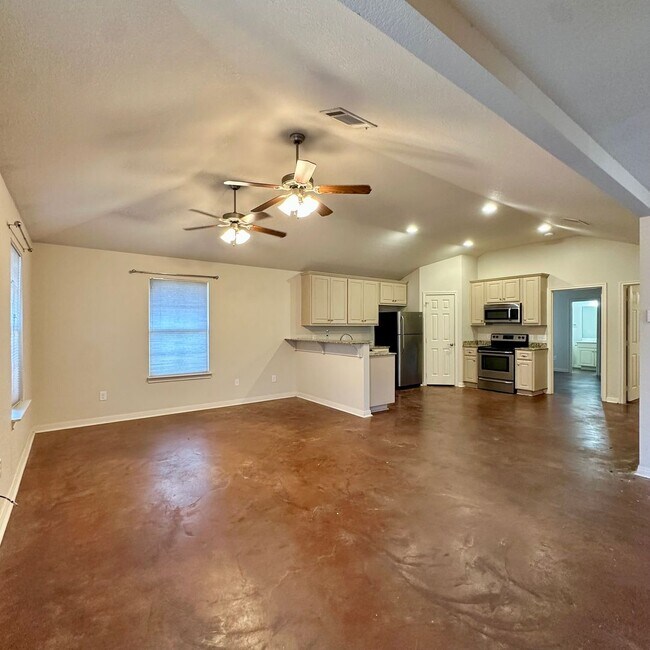Building Photo - Taylors Crossing 2300