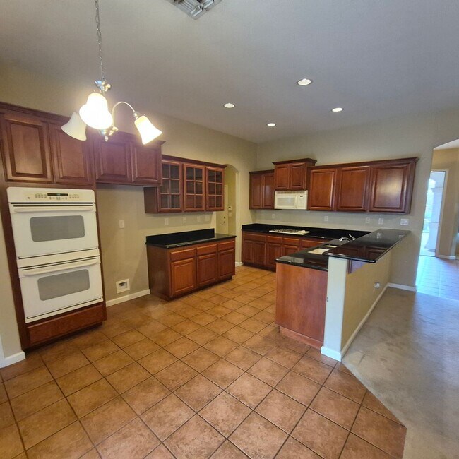 Building Photo - Excellent single story floor plan, nice area of Elk Grove
