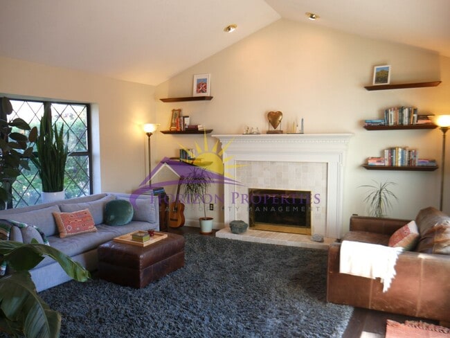 Building Photo - 1704 Summerhill Ct