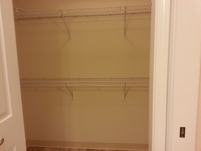 MB walk-in closet - 139 Hoowaiwai Loop