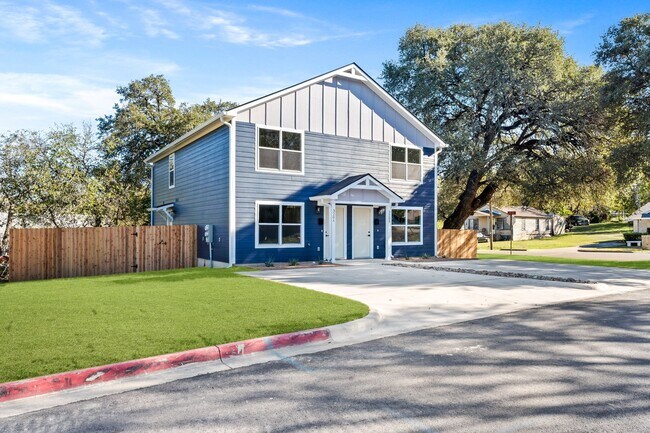 Building Photo - Modern Townhome for Rent – Modern Living at Its Best!