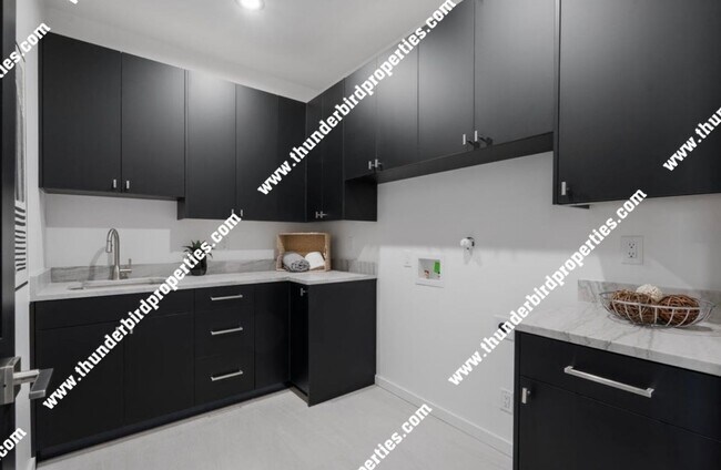 Building Photo - Living on top of the world in Corrales!!!! Look at these views!!!!
