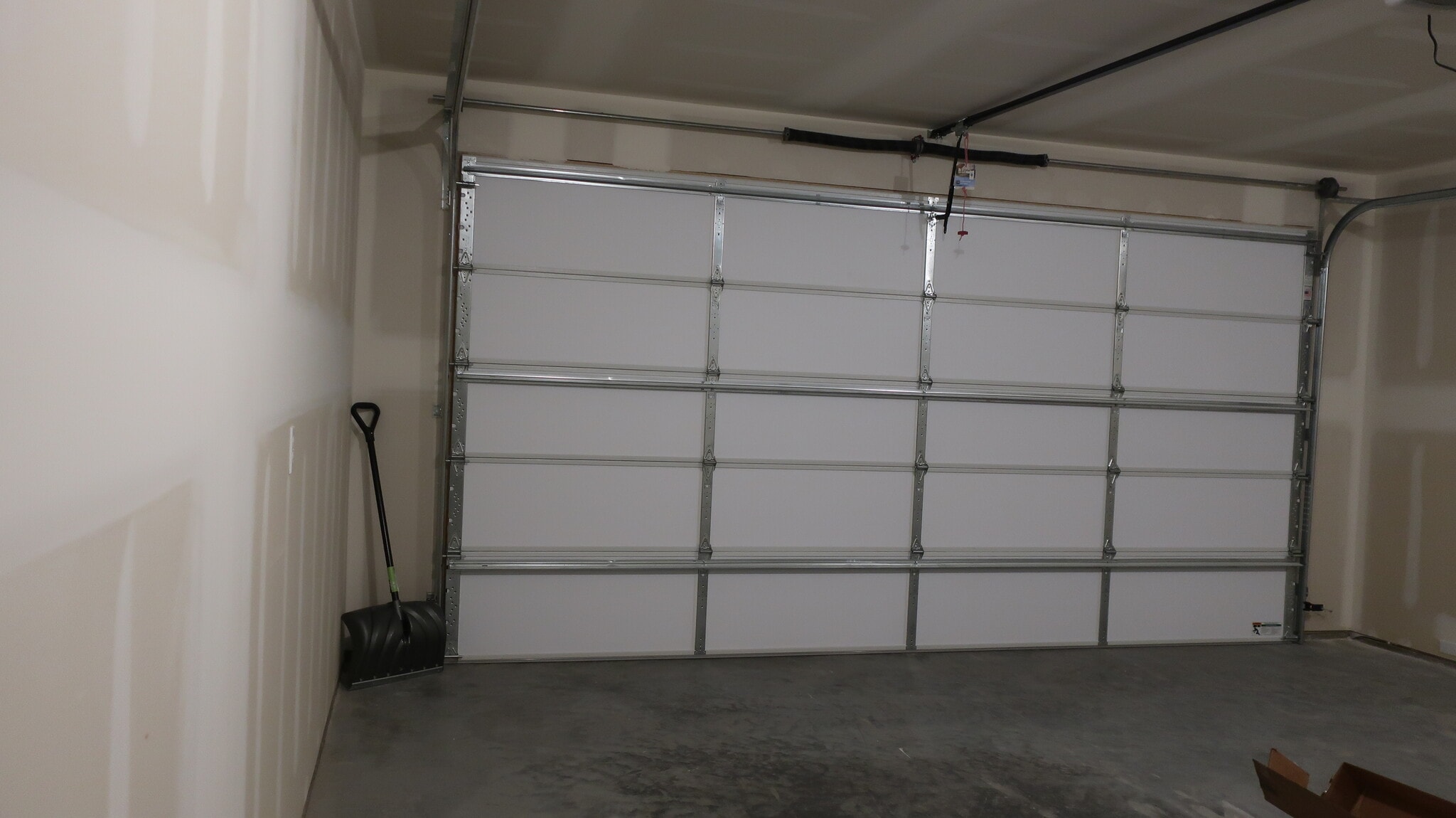 Building Photo - 1099 S New Oak Ln