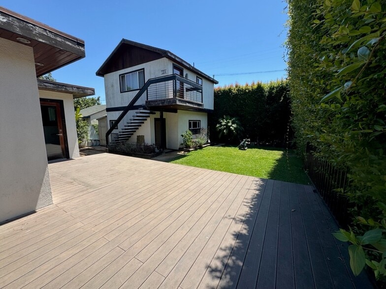 Guest House Above Garage - 12016 Clarkson Rd