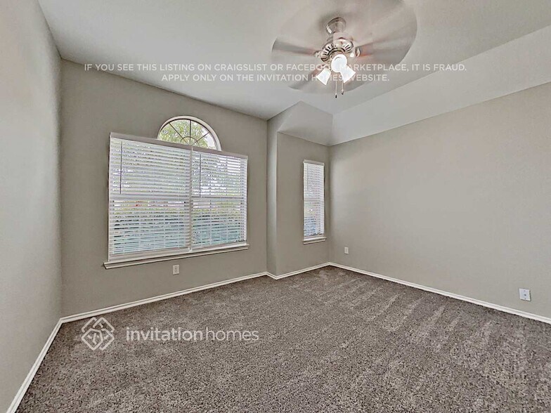 Building Photo - 8824 King Ranch Dr