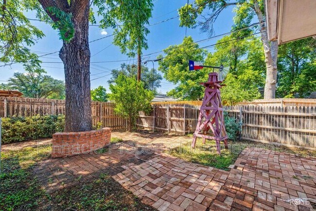 Building Photo - 3108 Oak Forest Dr