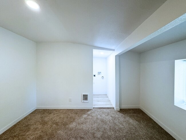 Building Photo - 2210 W 19th Ave