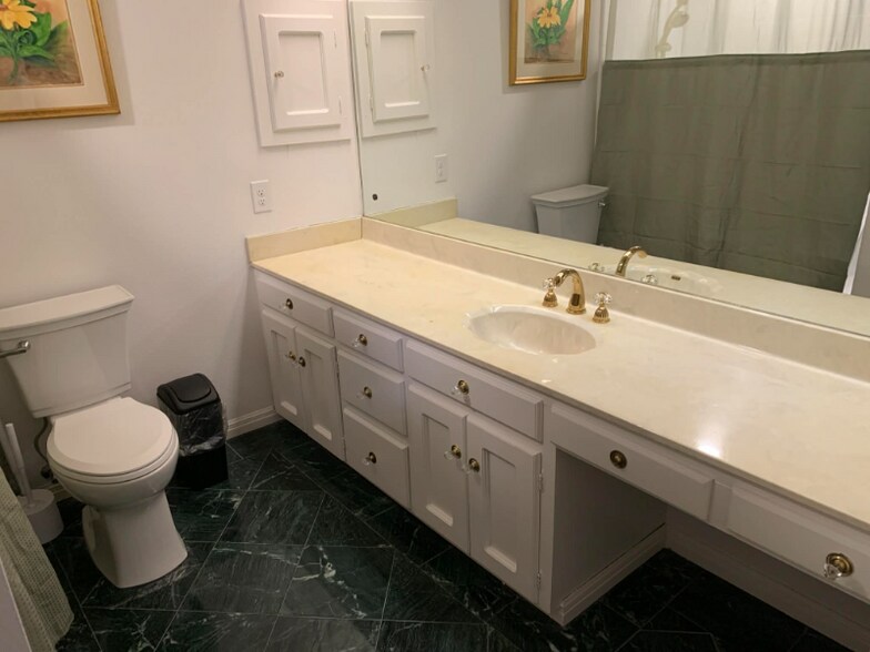 Building Photo - 37 Pamela Ln