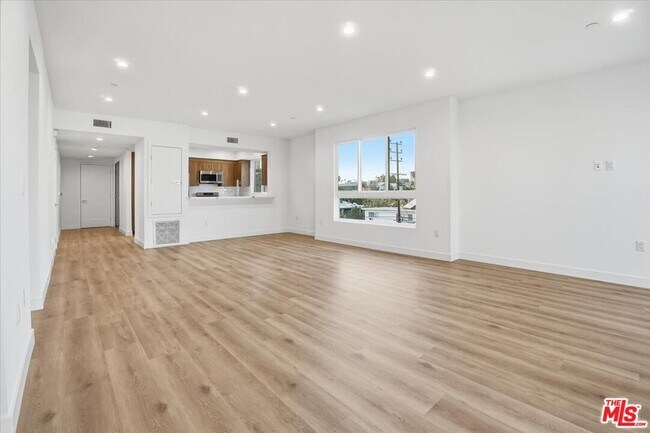 Building Photo - 1820 Prosser Ave