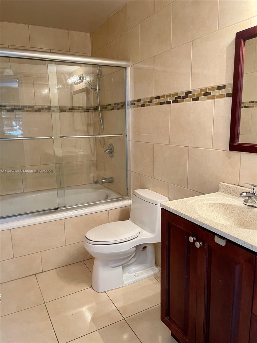 Building Photo - 9456 SW 77th Ave