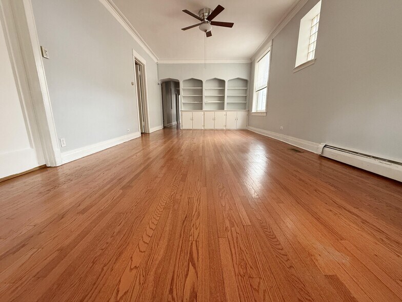 Building Photo - 4538 N Christiana Ave