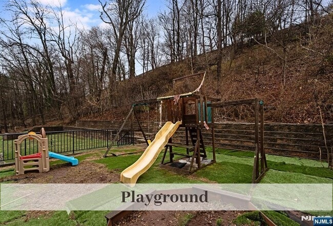 Building Photo - 230 Hillcrest Rd