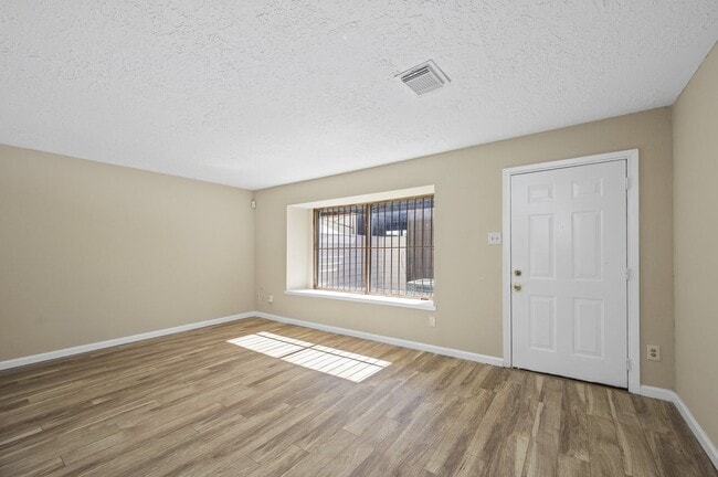 Building Photo - 7236 Crownwest St