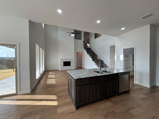 Building Photo - 1080 Canuela Way