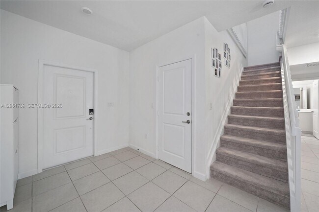 Building Photo - 2629 SE 24th Ct