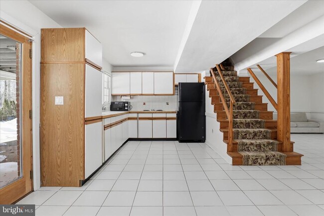 Building Photo - 3033 Sylvan Dr