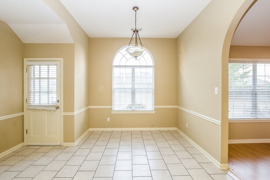 Building Photo - 6658 Raner Cove