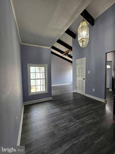 Building Photo - 6020 Regents Park Rd