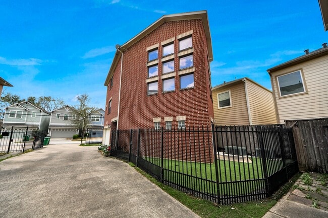 Building Photo - 5710 Cornish St