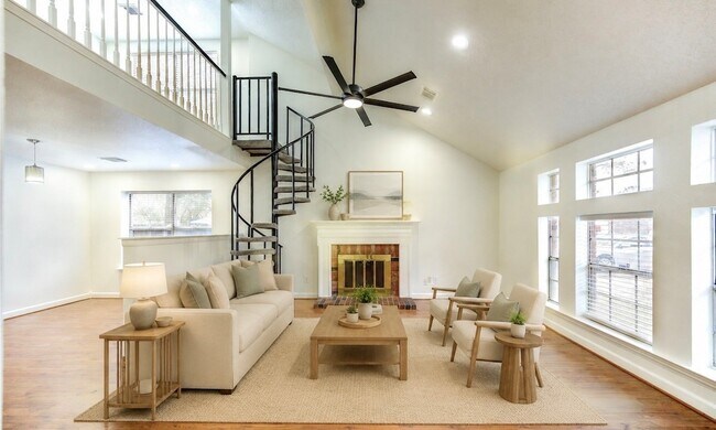 Building Photo - 16830 Scenic Gardens Dr
