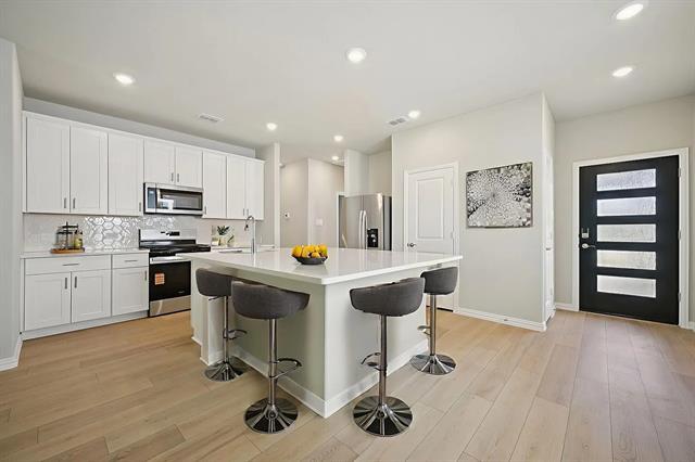 Building Photo - 524 Clover Crk Dr