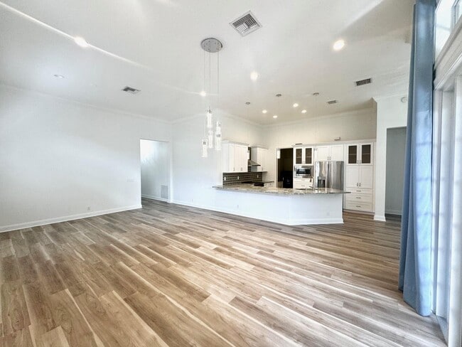 Building Photo - 195 Via Veracruz