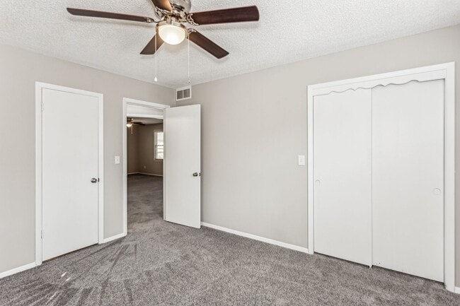 Building Photo - Spacious 3-Bedroom Home for Rent with Basement and Garage!