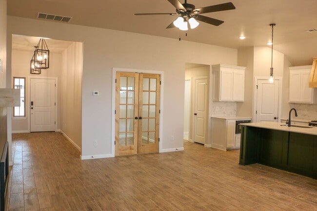 Building Photo - Brand New Home in Yukon!