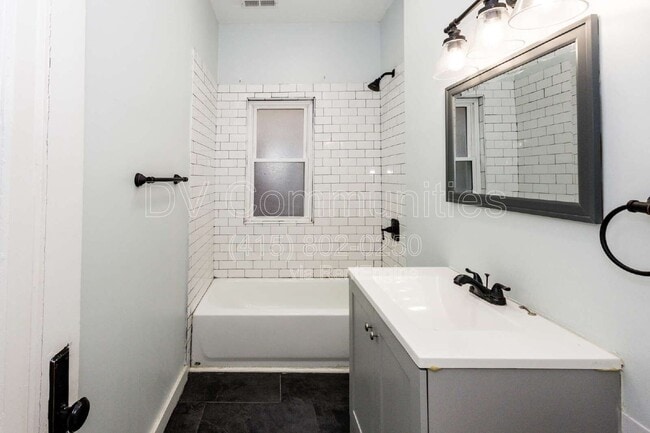 Building Photo - 3300 E 149th St