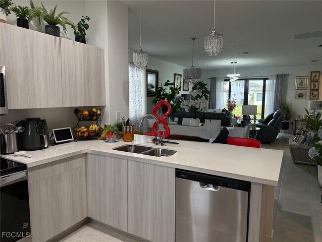 Building Photo - 5227 Nevola Ave